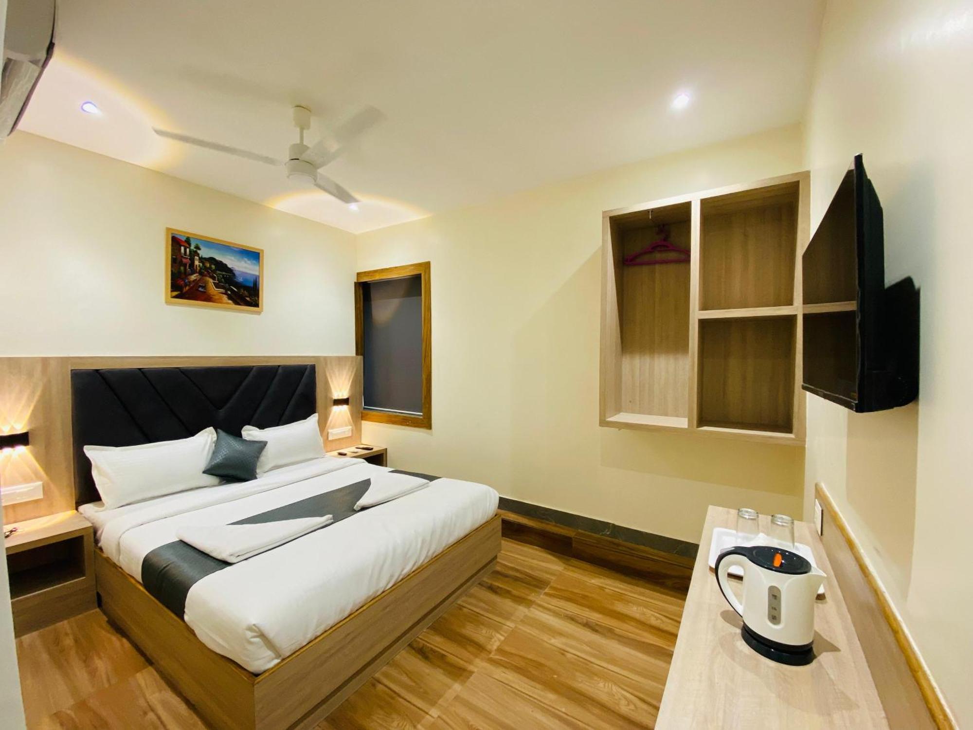 Glitz Riza - Nr Nesco Exhibition Centre Goregaon Wisma tamu