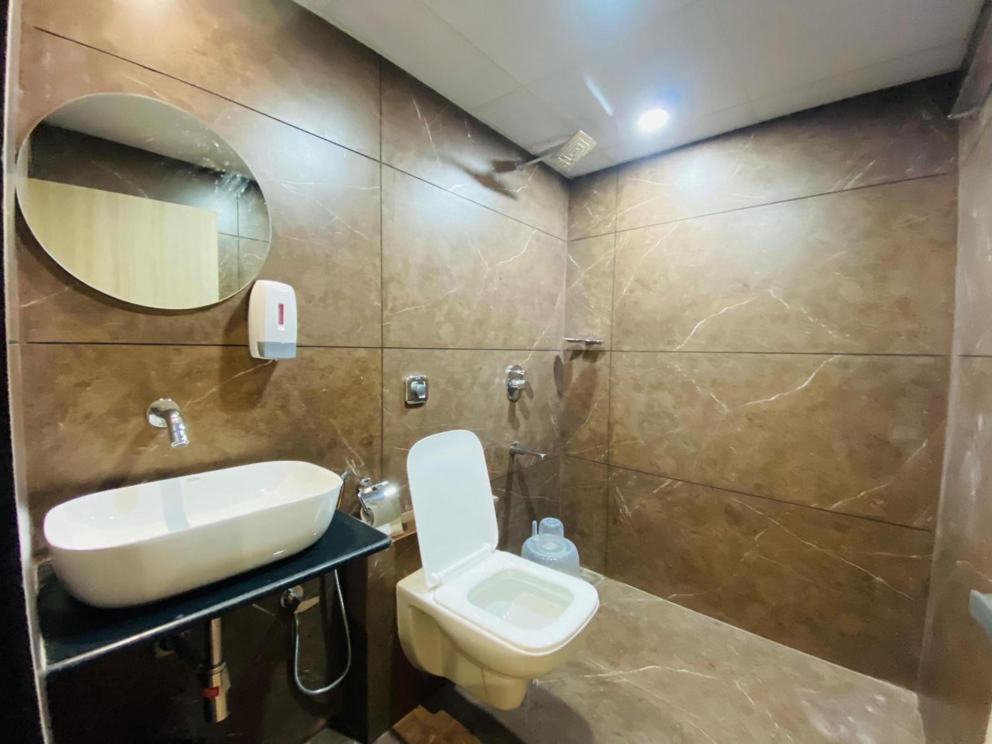Wisma tamu Glitz Riza - Nr Nesco Exhibition Centre Goregaon Mumbai