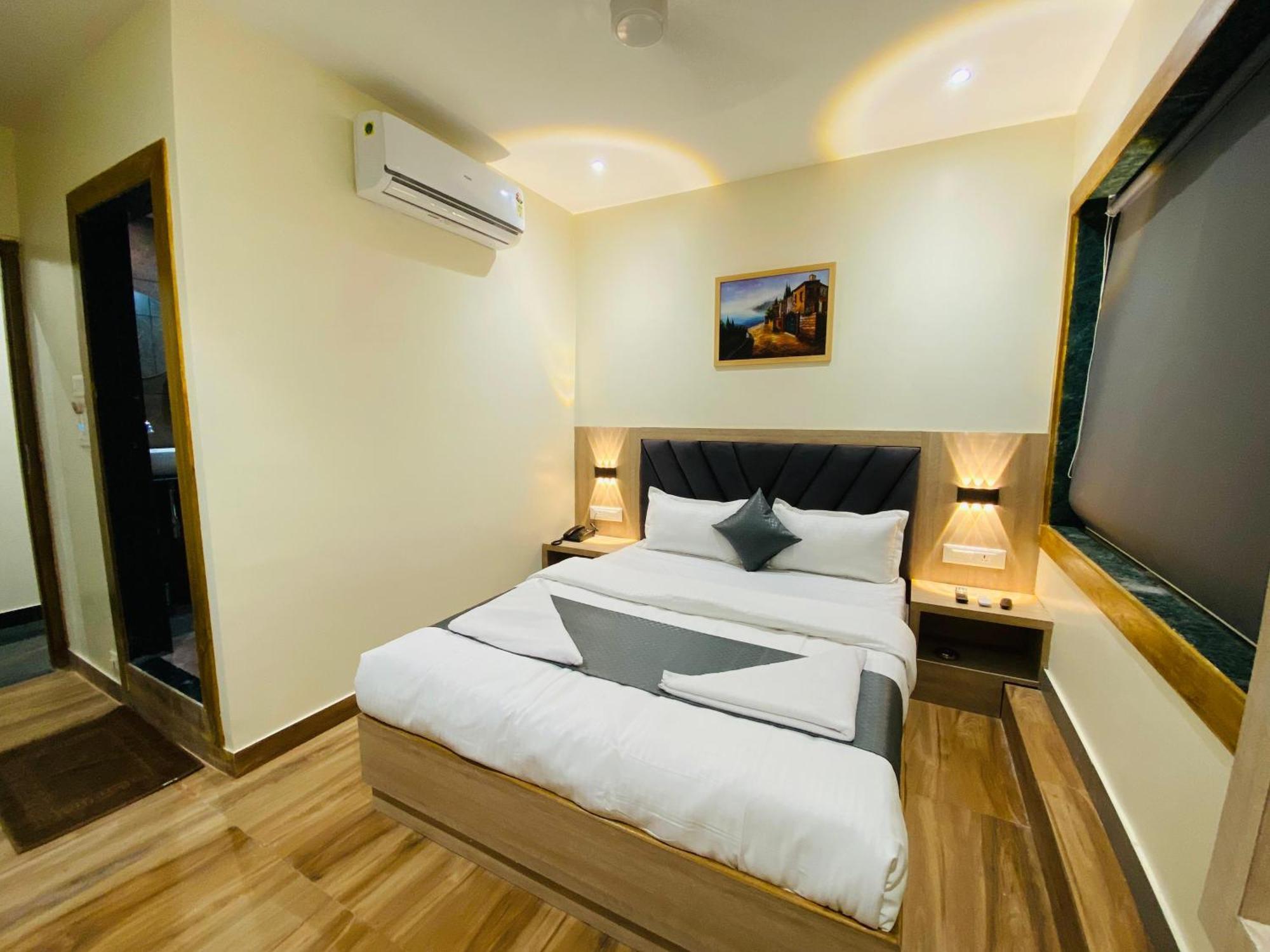 Glitz Riza - Nr Nesco Exhibition Centre Goregaon Bombay